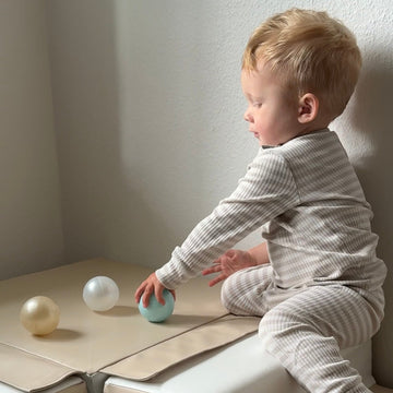 Skærm vs. leg - hvad siger forskningen om børn under 3 år?
