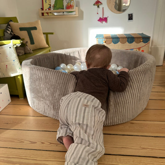 Skærm vs. leg - hvad siger forskningen om børn under 3 år?